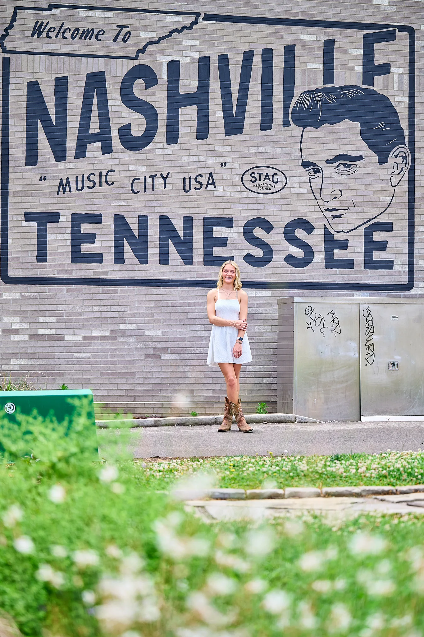 Welcome to Nashville mural portrait used as a closing tour stop