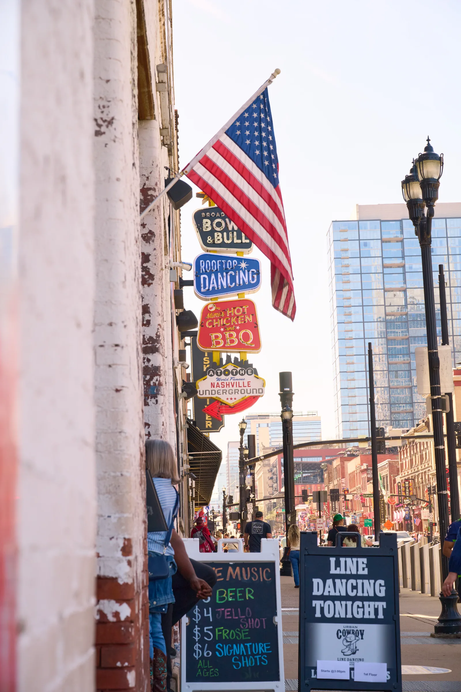 Broadway neon signs in Nashville